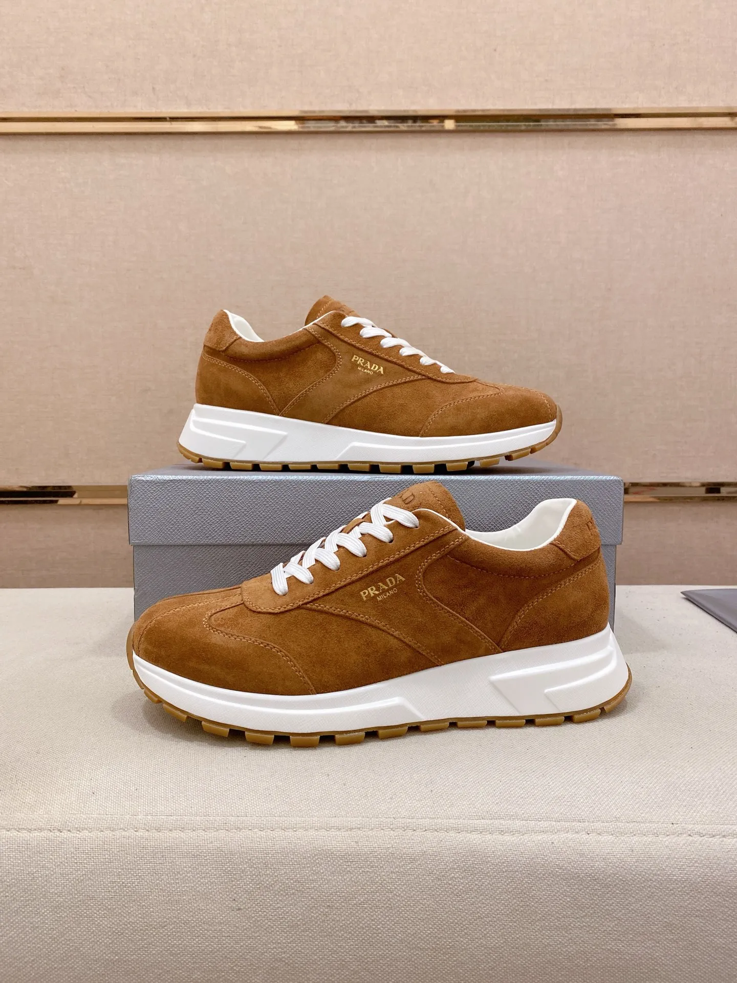 Men's shoes 💰 580💰 ✔️✔️✔️High version High-quality new PRADA counters are launched simultaneously. The new men's shoes and 😘fabric are selected suede cowhide and are made by pure handicrafts. Lining: Full cowhide lining. 👍🏿 High-end ☄️ air-cushion molded anti-slip rubber outsole, exquisite lines, simple and elegant, comfortable and high-end for leisure travel. Code number: 38 to 44